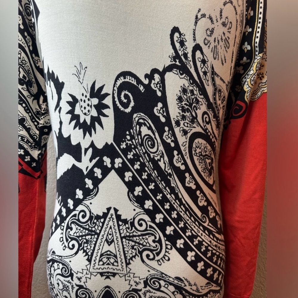 Etro Milano V-Neck Sweater Red, Black and cream Artistic Design. Size 42 - Picture 11 of 11